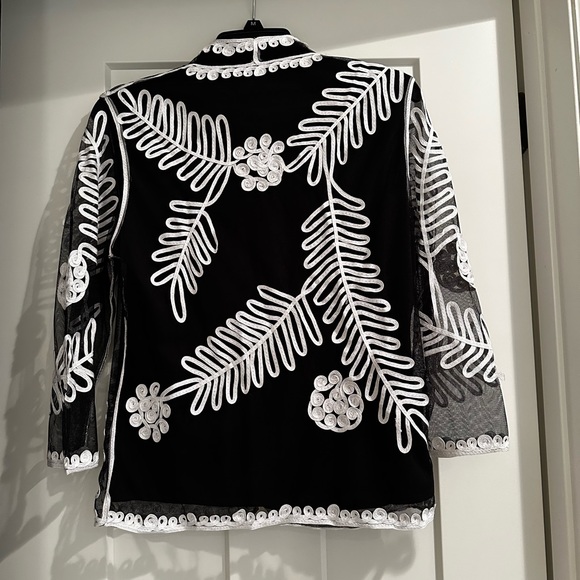 Black with White ribboned detailed blouse - Picture 5 of 5